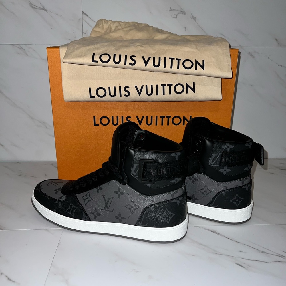 *sold*Louis Vuitton Rivoli sneaker high black and white - never worn